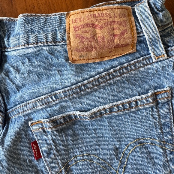 size 27 levi 501 shorts - Picture 3 of 4